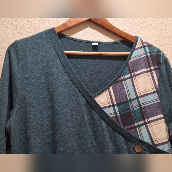 Green Plaid Button-Accent Dress - Picture 3 of 5